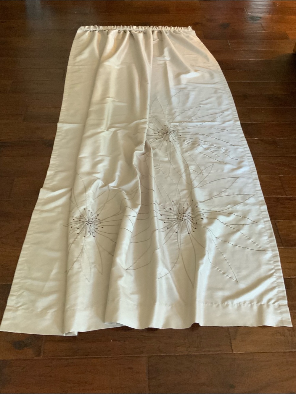 2 curtain panels